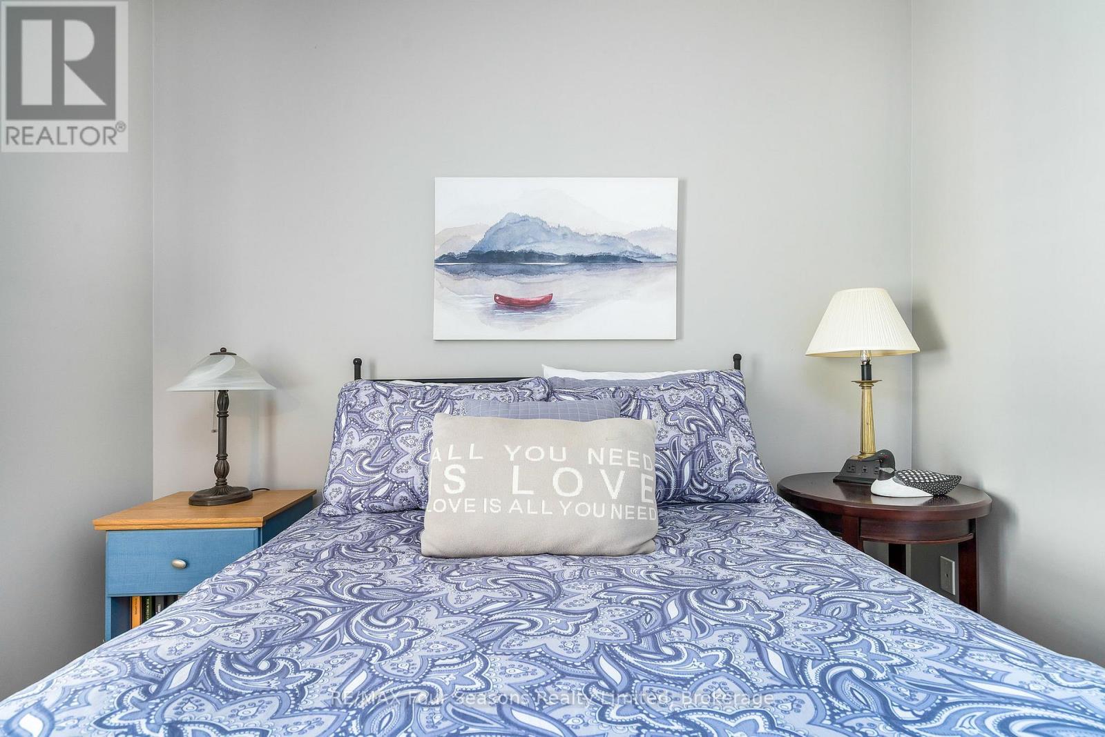 114 - 184 Snowbridge Way, Blue Mountains, ON - Indoor Photo Showing Bedroom