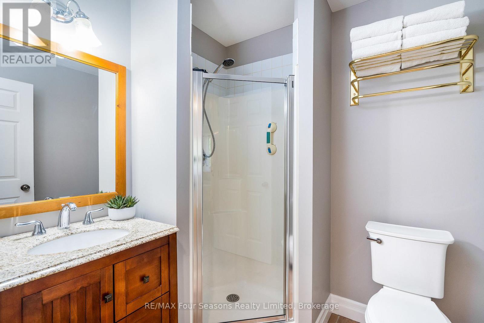 114 - 184 Snowbridge Way, Blue Mountains, ON - Indoor Photo Showing Bathroom