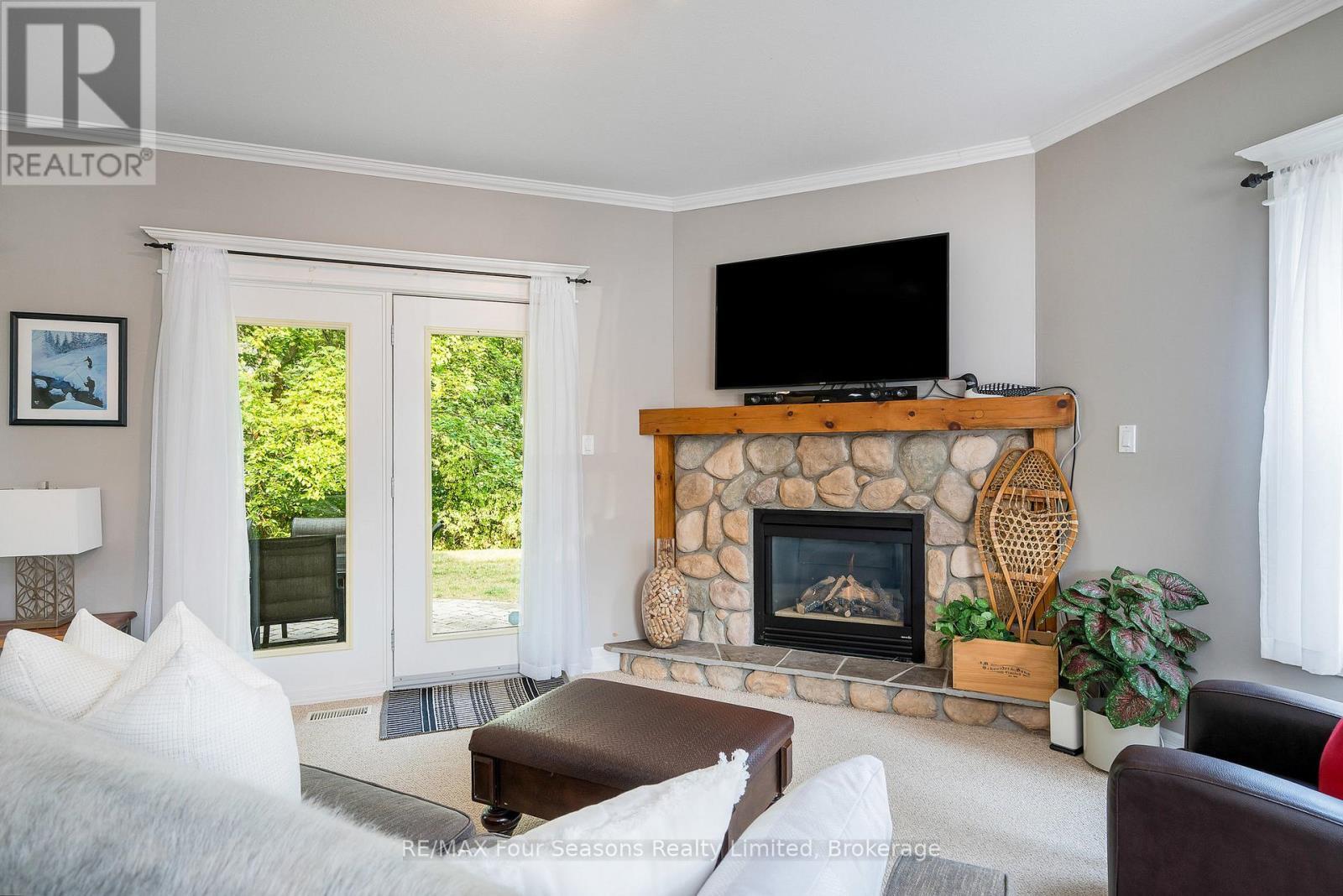 114 - 184 Snowbridge Way, Blue Mountains, ON - Indoor Photo Showing Living Room With Fireplace
