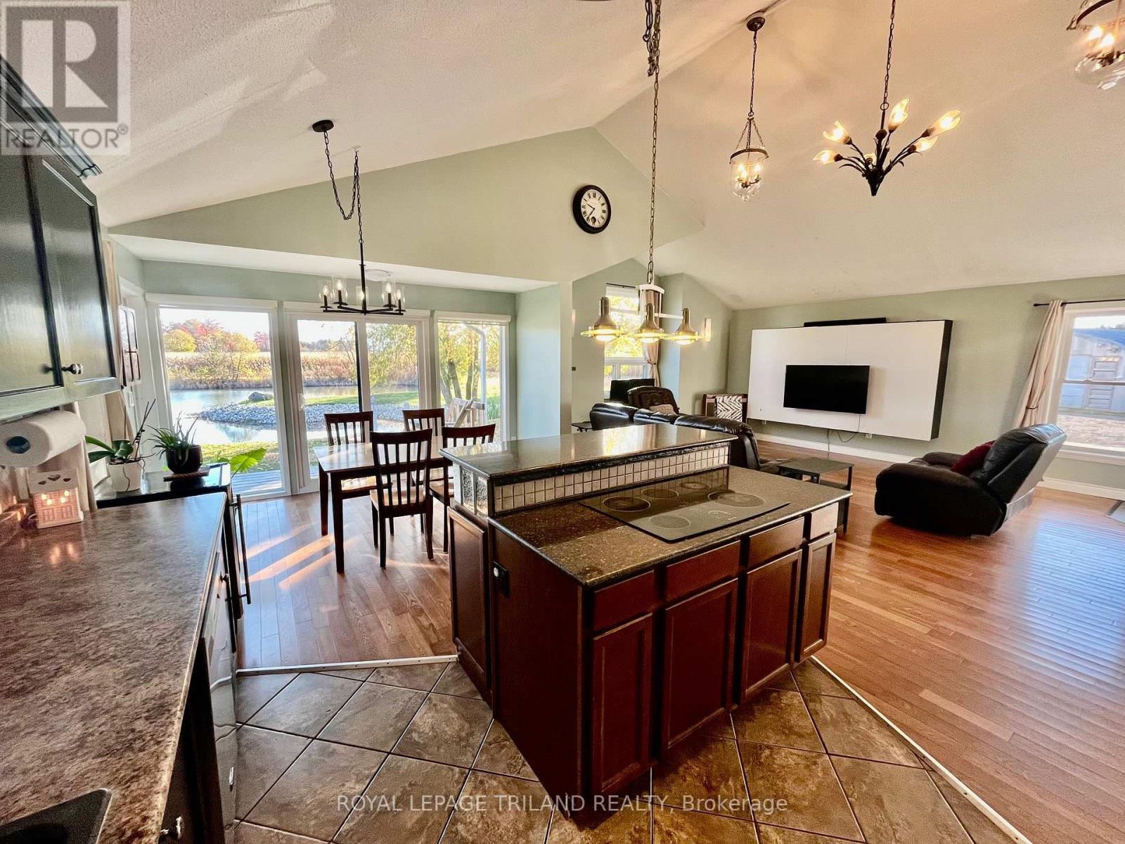 32896 Chalmers Line, Dutton/Dunwich (Iona), ON - Indoor Photo Showing Dining Room