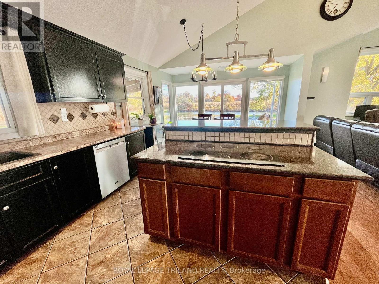 32896 Chalmers Line, Dutton/Dunwich (Iona), ON - Indoor Photo Showing Kitchen
