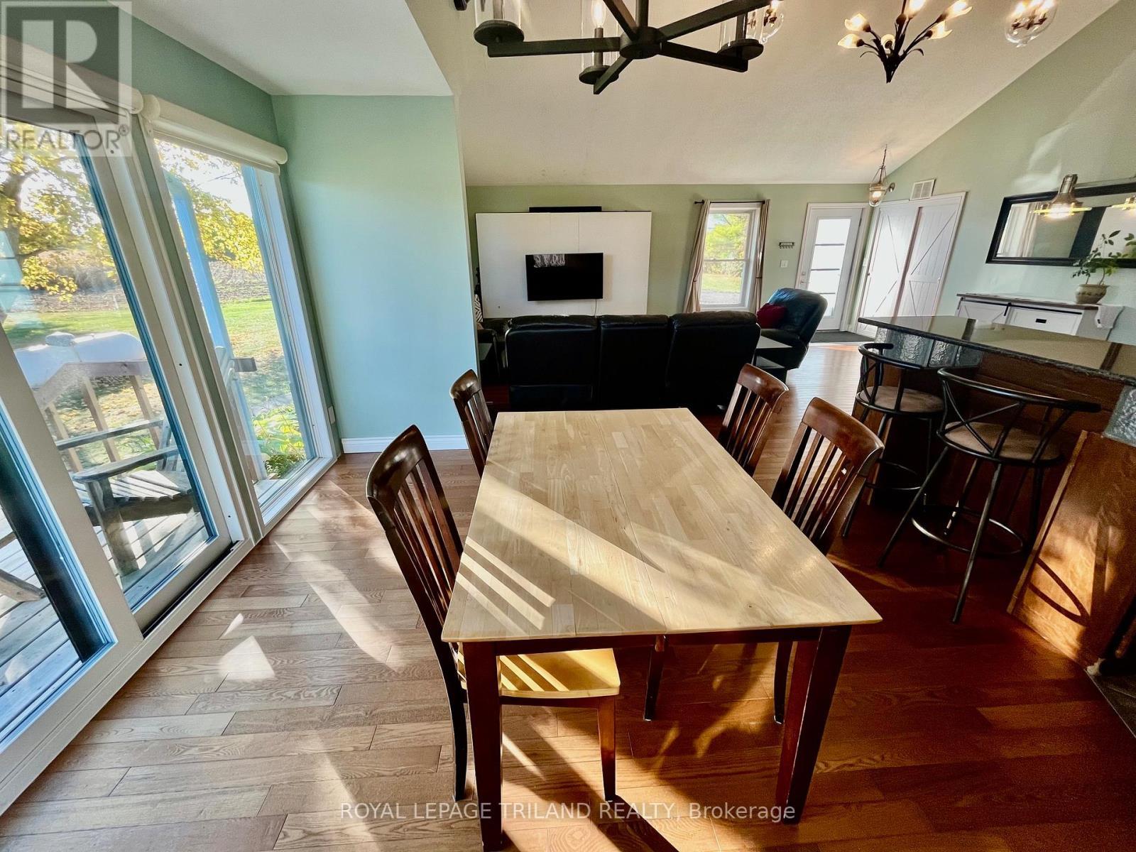 32896 Chalmers Line, Dutton/Dunwich (Iona), ON - Indoor Photo Showing Dining Room
