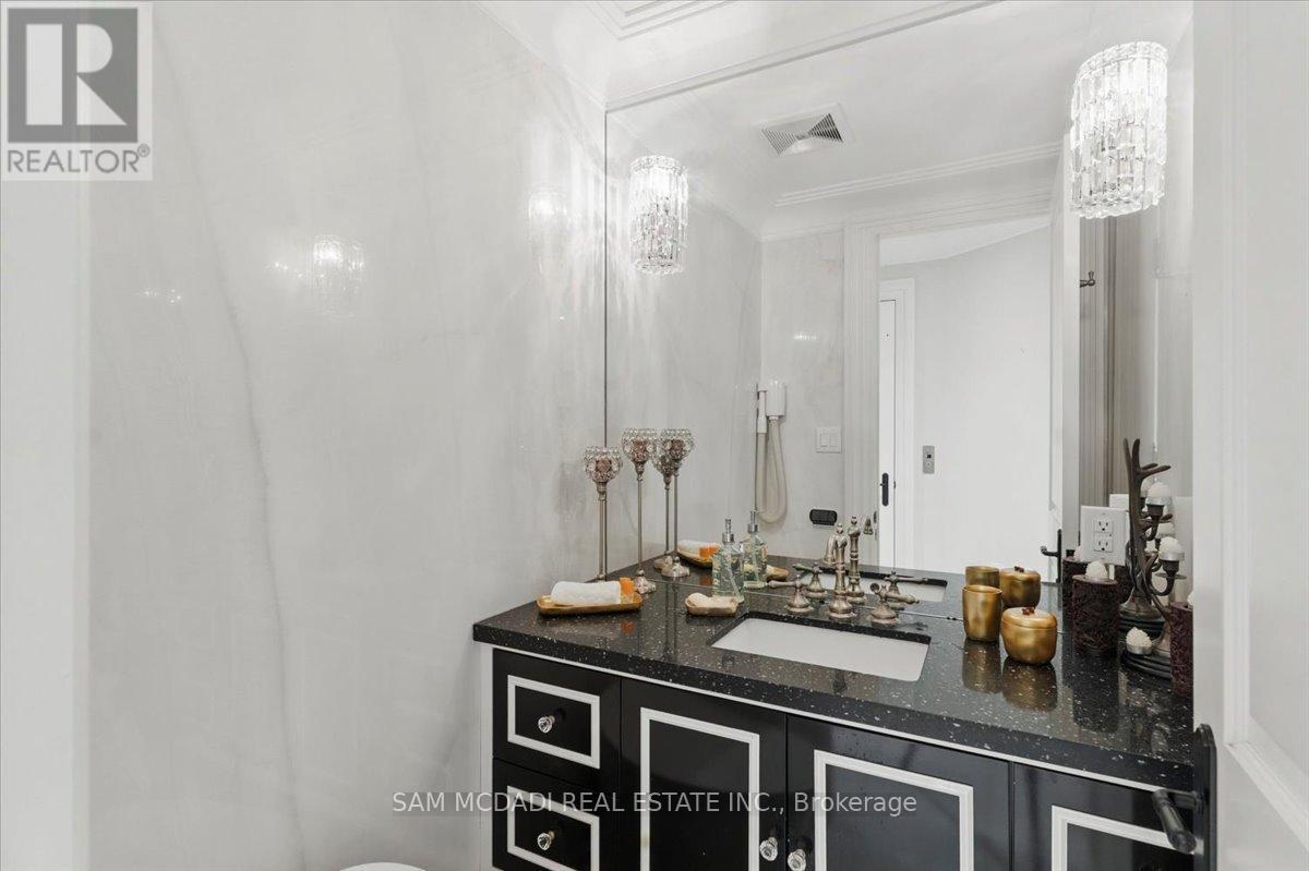 883 Parkland Avenue, Mississauga, ON - Indoor Photo Showing Bathroom
