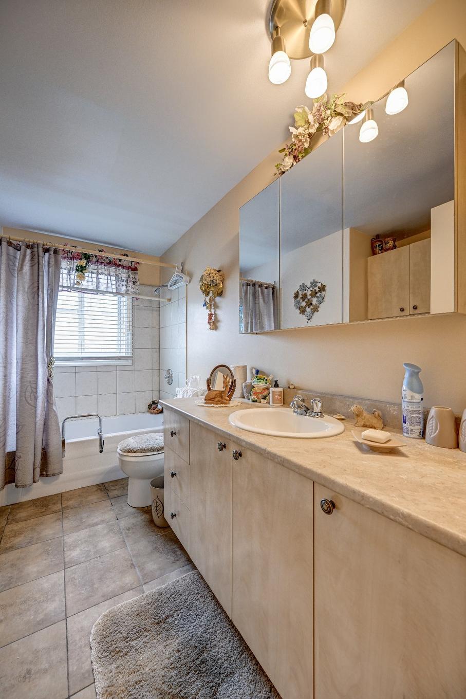 Dwelling - 845 Rue Rouleau, Saint-Hyacinthe, QC - Indoor Photo Showing Bathroom