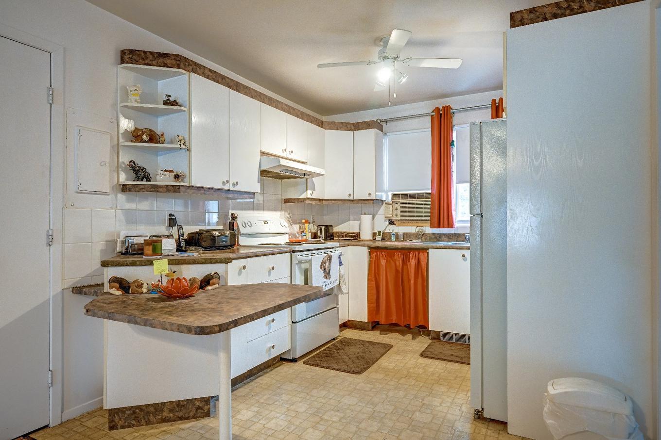 Dwelling - 845 Rue Rouleau, Saint-Hyacinthe, QC - Indoor Photo Showing Kitchen