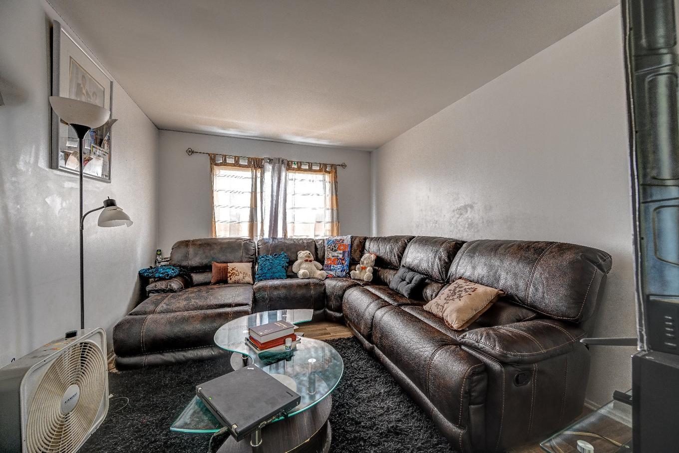 Dwelling - 845 Rue Rouleau, Saint-Hyacinthe, QC - Indoor Photo Showing Living Room
