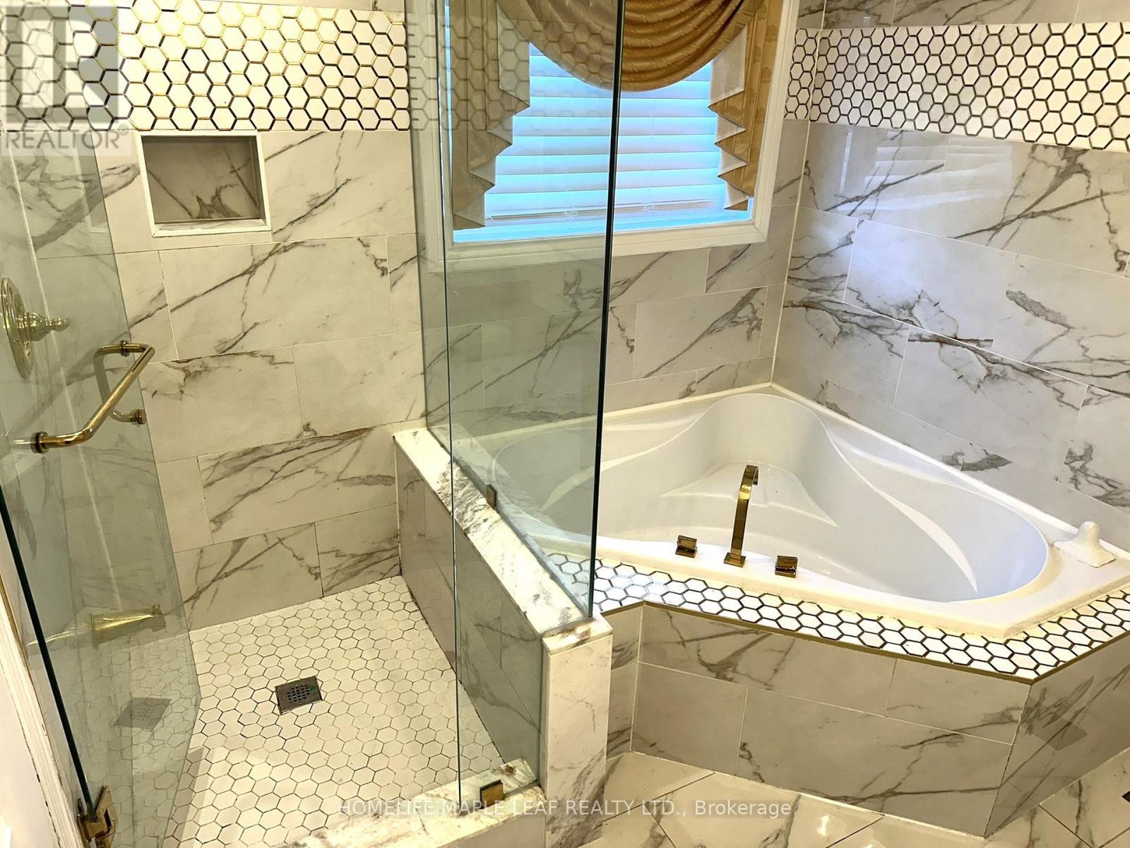 (Main Floor) - 72 Four Seasons Circle, Brampton, ON - Indoor Photo Showing Bathroom