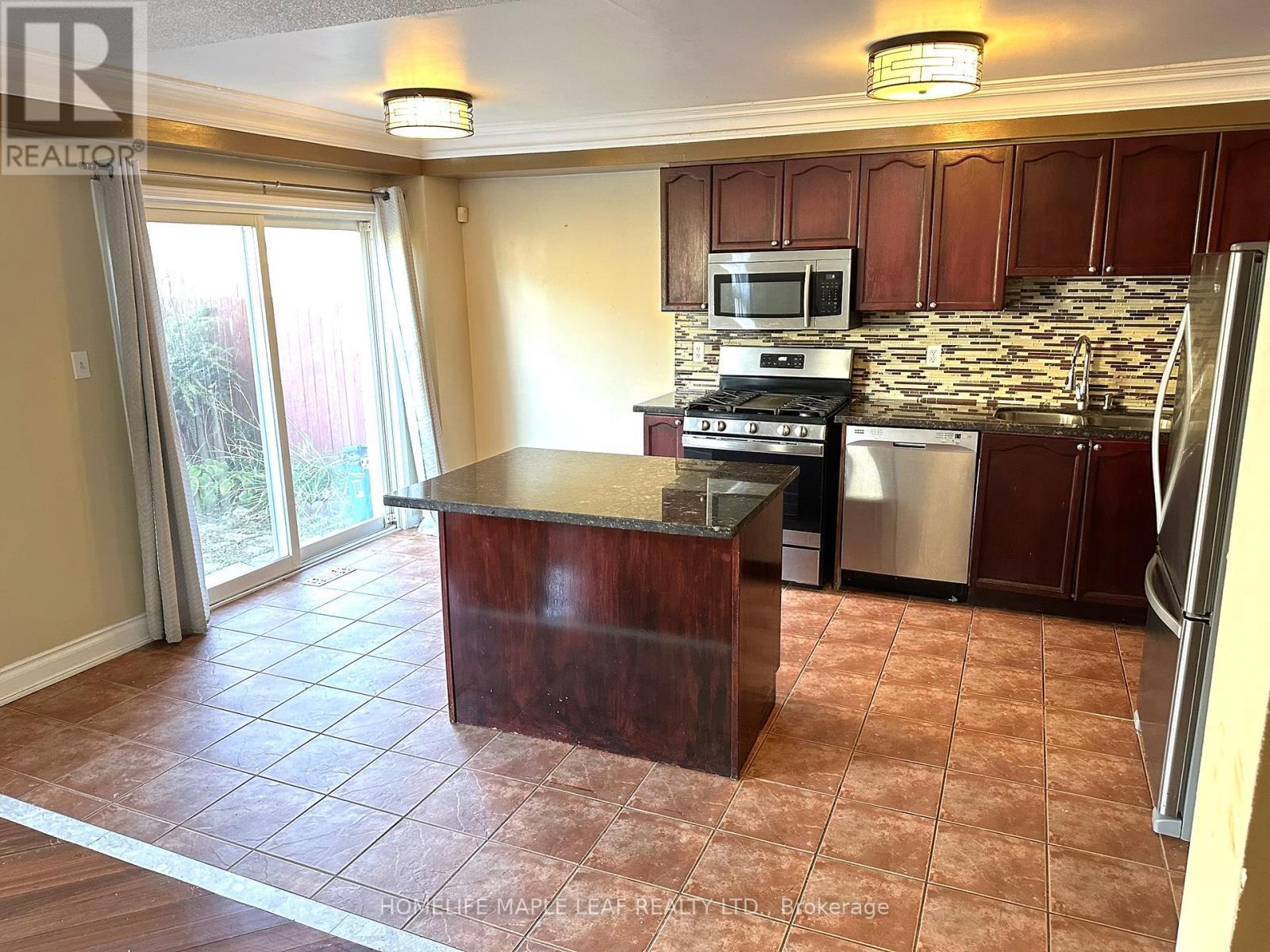 (Main Floor) - 72 Four Seasons Circle, Brampton, ON - Indoor Photo Showing Kitchen