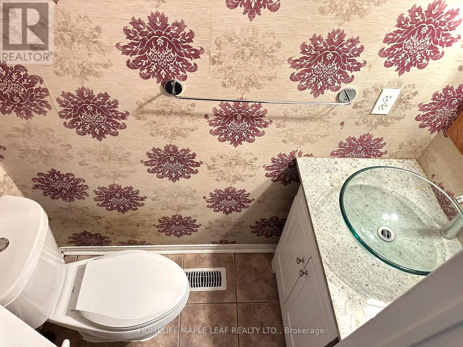 (Main Floor) - 72 Four Seasons Circle, Brampton, ON - Indoor Photo Showing Bathroom