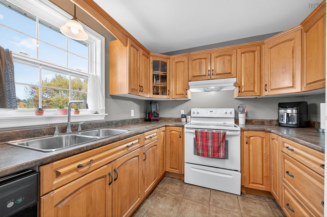 123 Barrington, Sydney Mines, NS