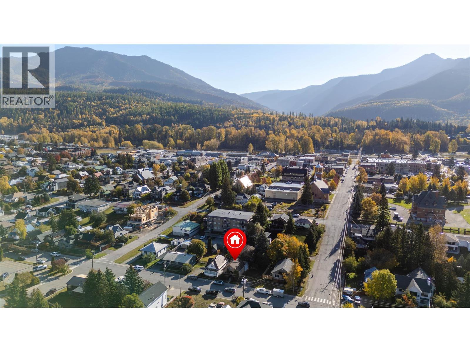 532 6Th Avenue, Fernie, BC - Outdoor With View