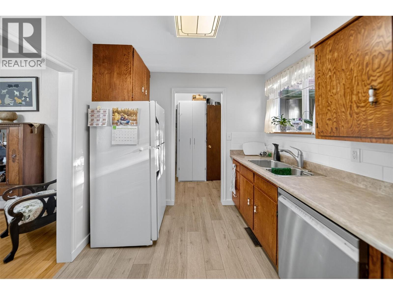 532 6Th Avenue, Fernie, BC - Indoor Photo Showing Kitchen With Double Sink