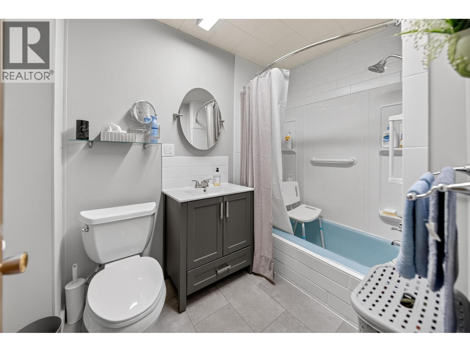 532 6Th Avenue, Fernie, BC - Indoor Photo Showing Bathroom