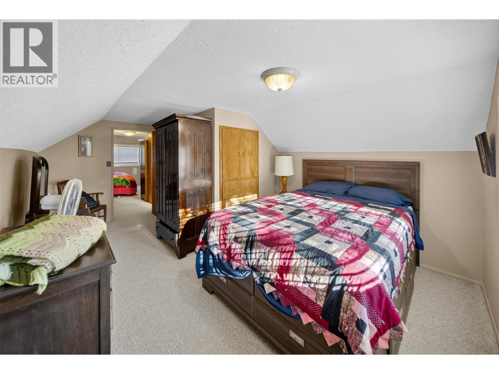 532 6Th Avenue, Fernie, BC - Indoor Photo Showing Bedroom
