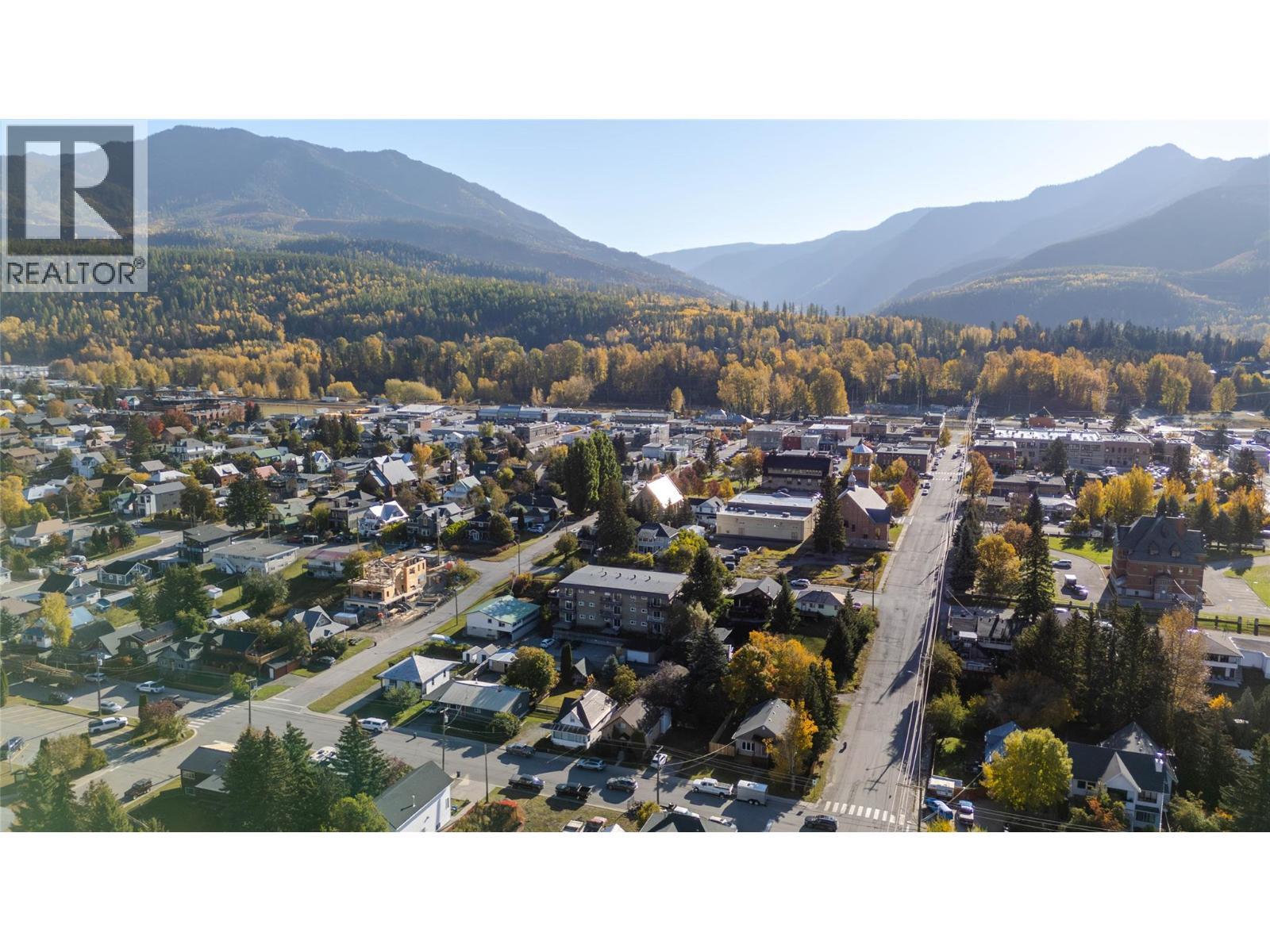 532 6Th Avenue, Fernie, BC - Outdoor With View