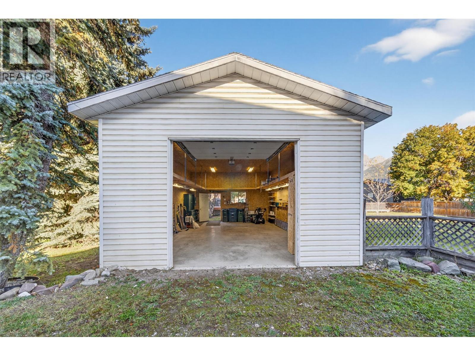 532 6Th Avenue, Fernie, BC - Outdoor With Exterior