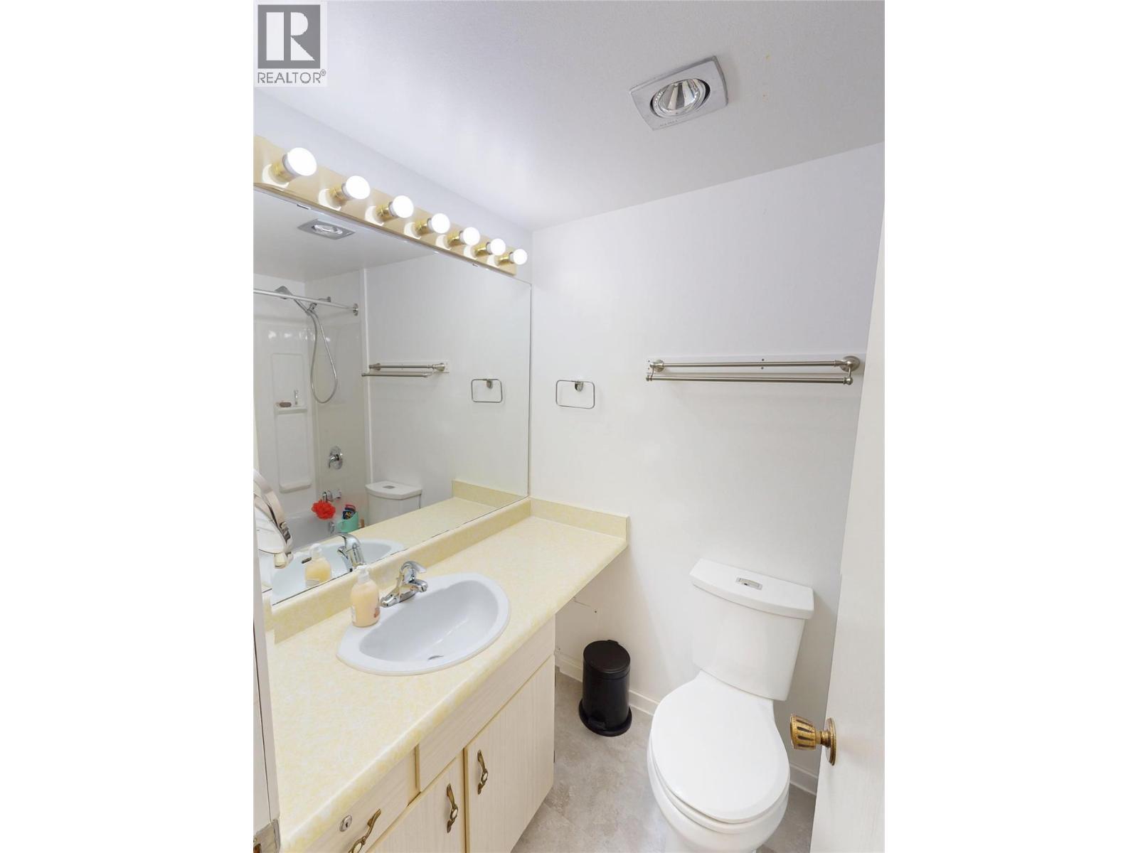 1802 Alpine Drive Unit# 205B, Elkford, BC - Indoor Photo Showing Bathroom