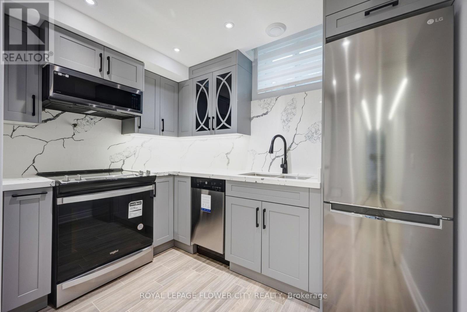 57 Letty Avenue, Brampton, ON - Indoor Photo Showing Kitchen With Upgraded Kitchen