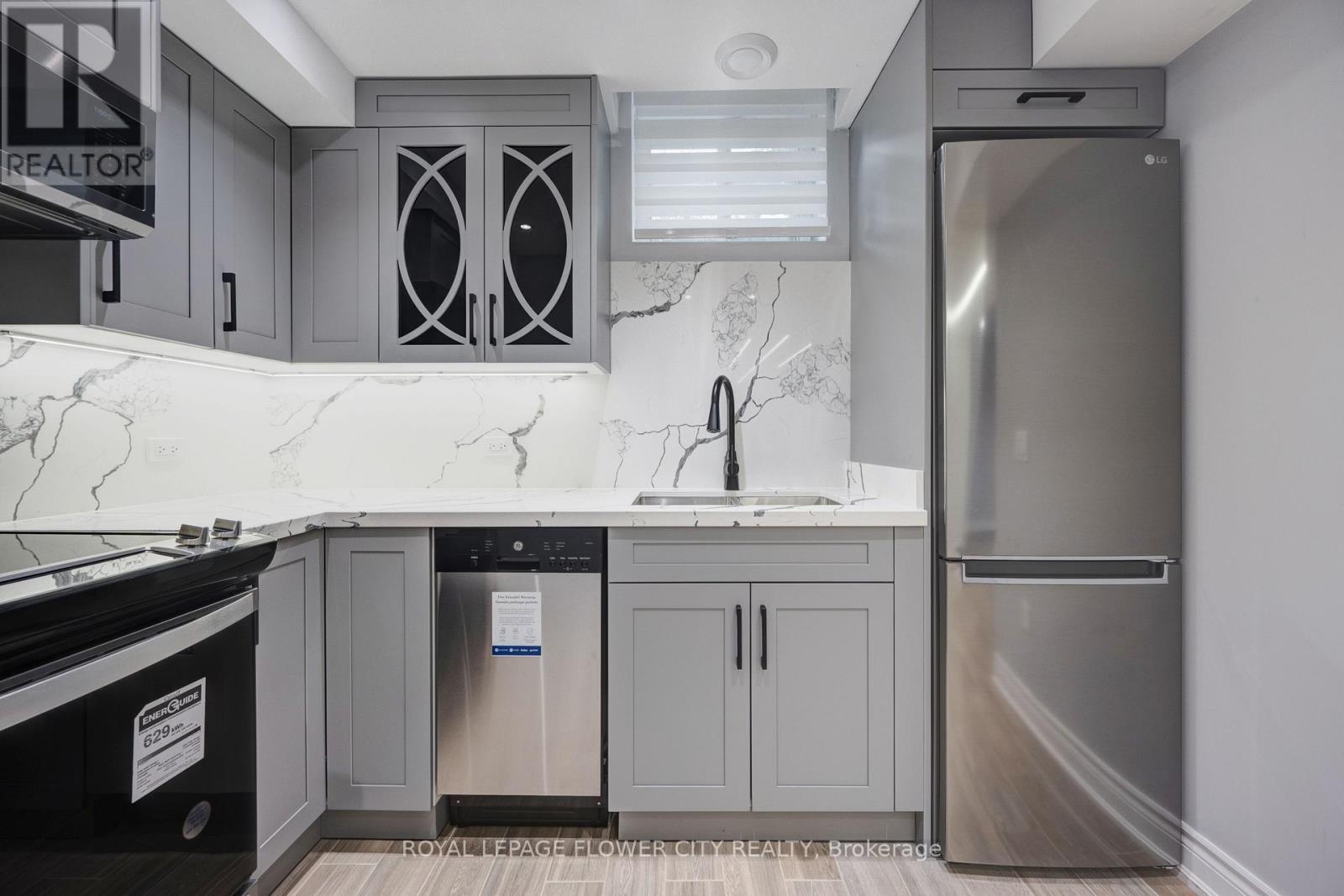 57 Letty Avenue, Brampton, ON - Indoor Photo Showing Kitchen