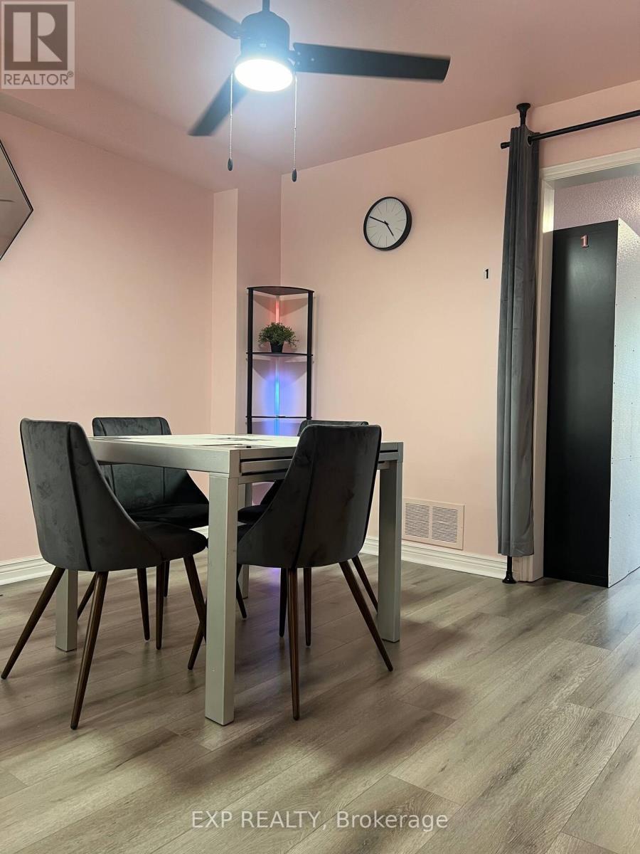1070 Queens Avenue, Oakville, ON - Indoor Photo Showing Dining Room