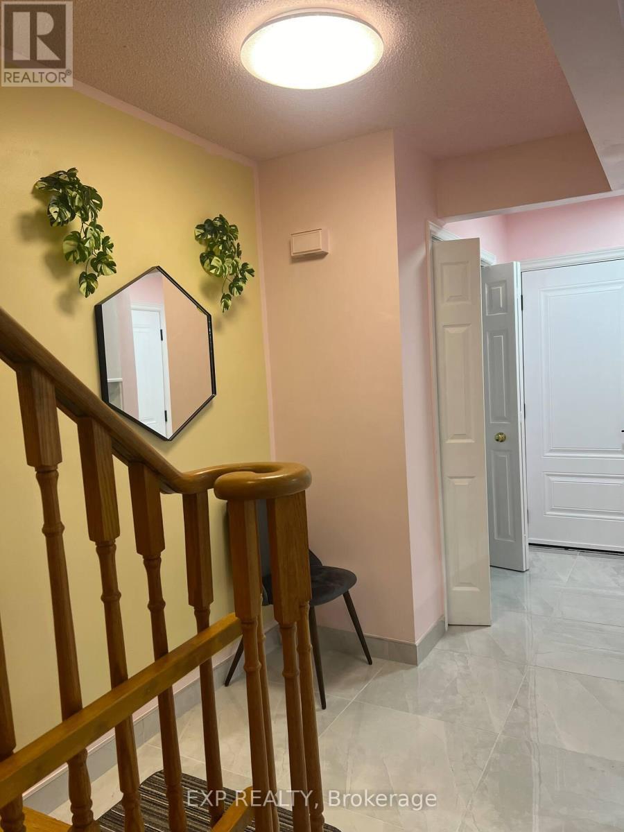 1070 Queens Avenue, Oakville, ON - Indoor Photo Showing Other Room