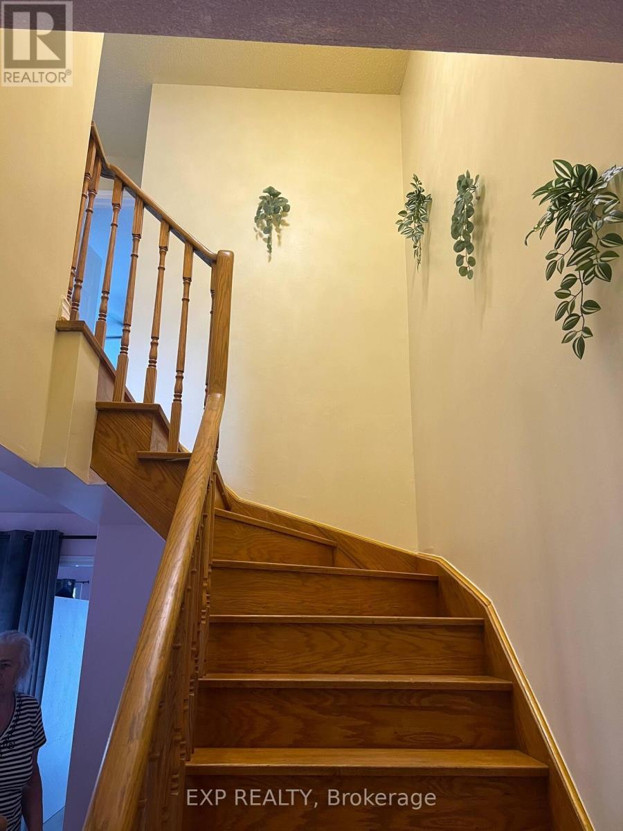 1070 Queens Avenue, Oakville, ON - Indoor Photo Showing Other Room