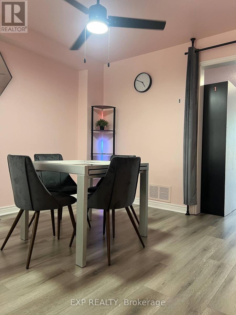 1070 Queens Avenue, Oakville, ON - Indoor Photo Showing Dining Room