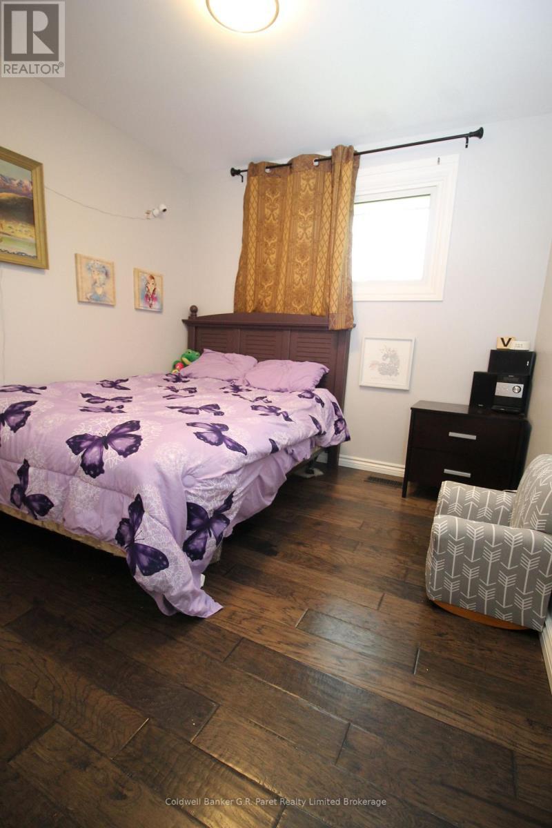 104 Simcoe Crescent, Middlesex Centre (Komoka), ON - Indoor Photo Showing Bedroom