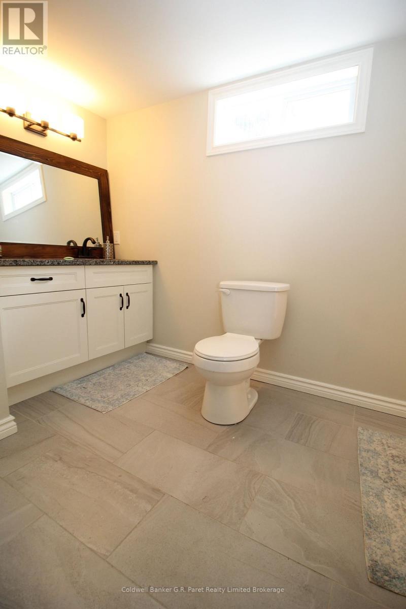 104 Simcoe Crescent, Middlesex Centre (Komoka), ON - Indoor Photo Showing Bathroom
