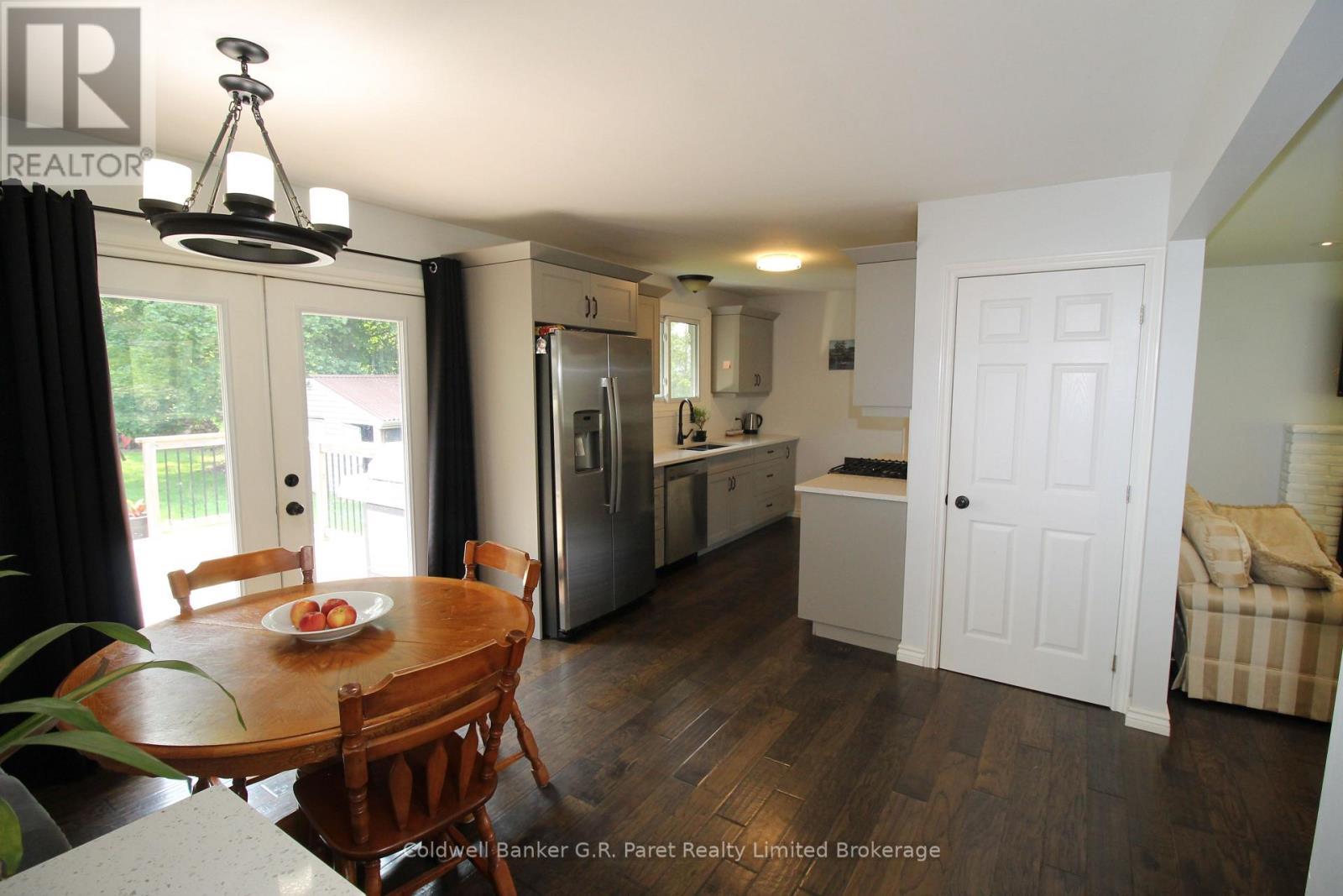 104 Simcoe Crescent, Middlesex Centre (Komoka), ON - Indoor Photo Showing Dining Room