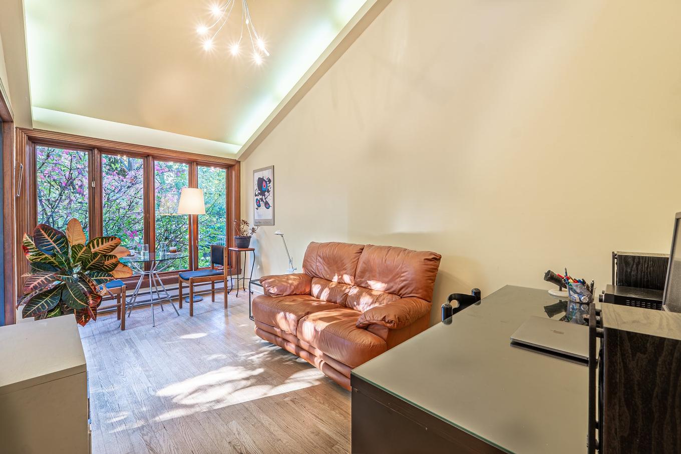 Boudoir - 4330 Av. De Mayfair, Montréal (Côte-Des-Neiges/Notre-Dame-De-Grâce), QC - Indoor