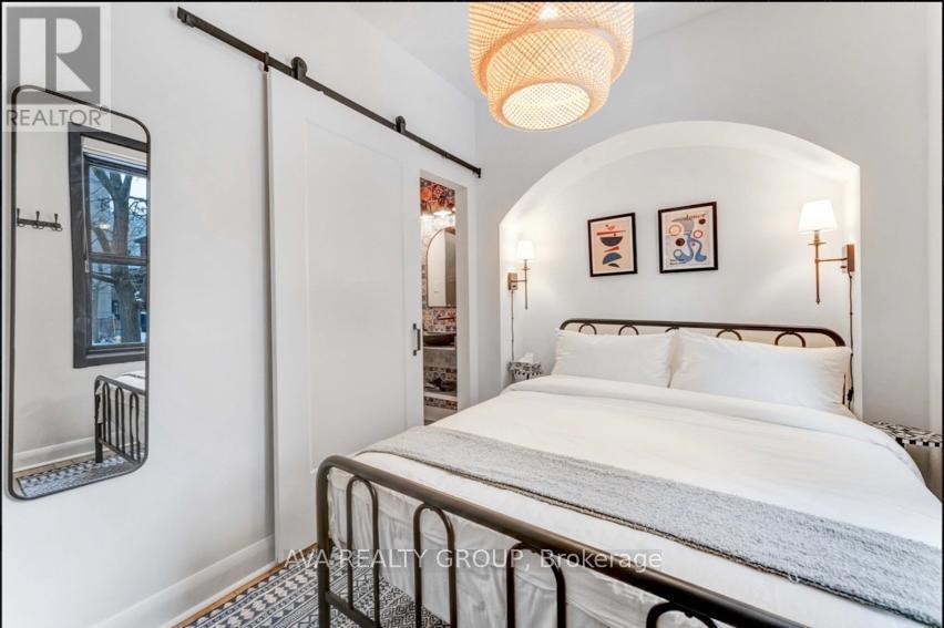 237 Nepean Street, Ottawa, ON - Indoor Photo Showing Bedroom