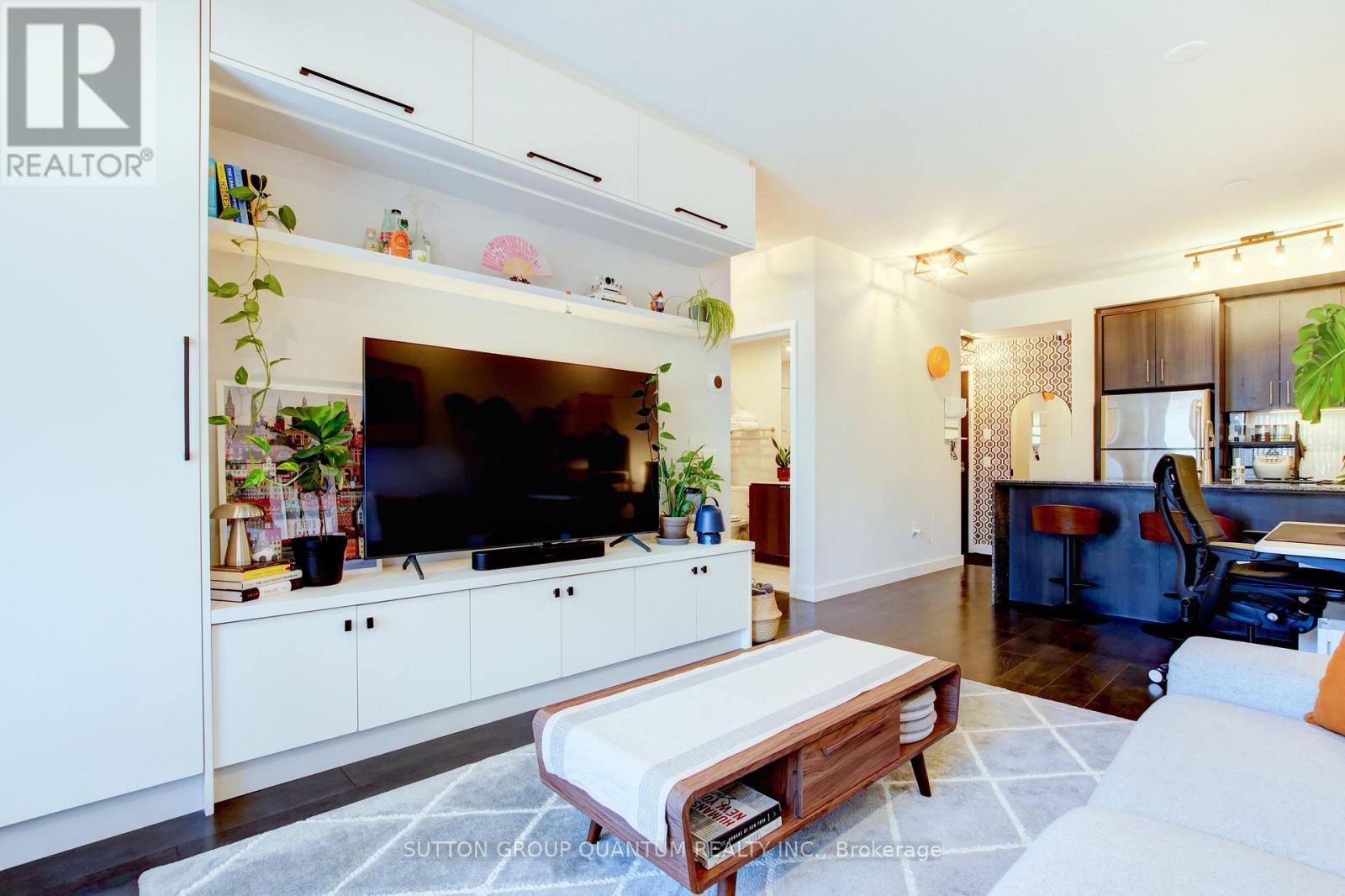 115 - 5035 Harvard Road, Mississauga, ON - Indoor Photo Showing Living Room