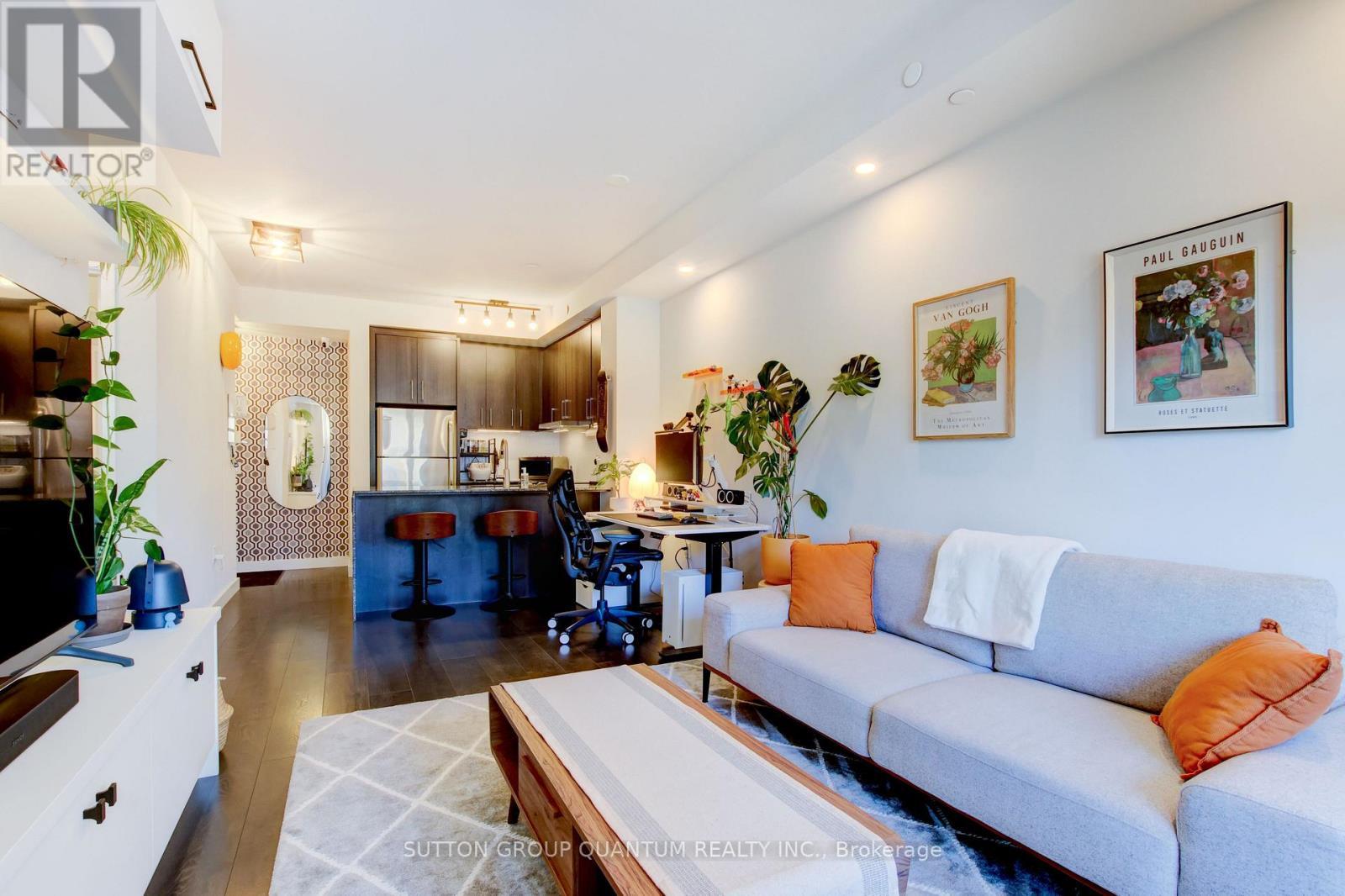 115 - 5035 Harvard Road, Mississauga, ON - Indoor Photo Showing Living Room