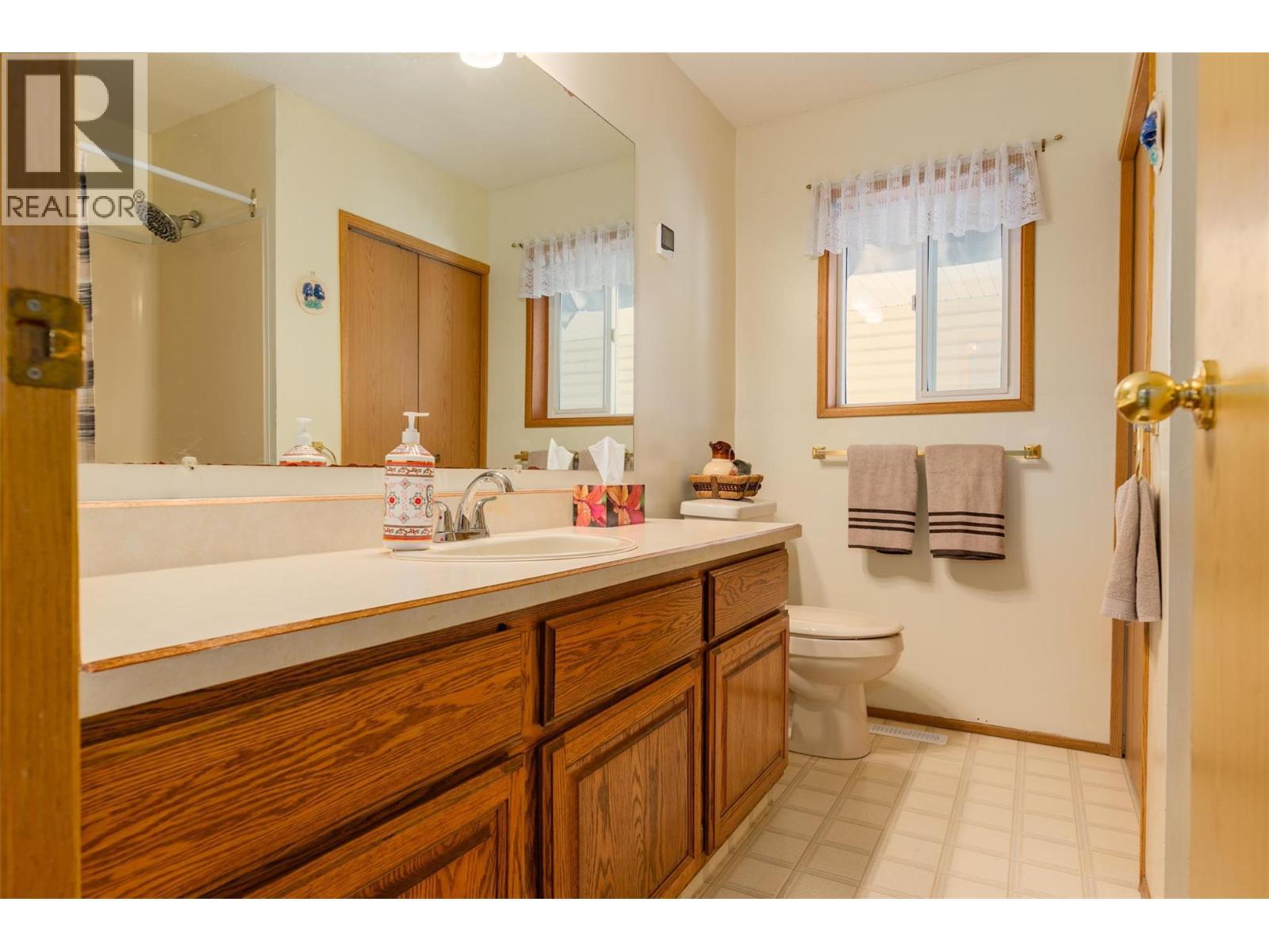 1764 Green Road, Fruitvale, BC - Indoor Photo Showing Bathroom