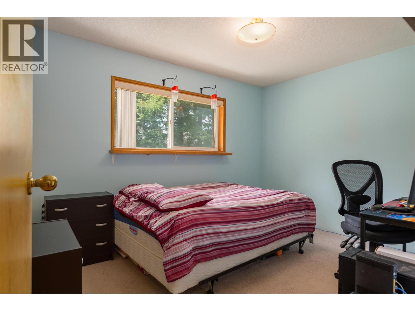 1764 Green Road, Fruitvale, BC - Indoor Photo Showing Bedroom