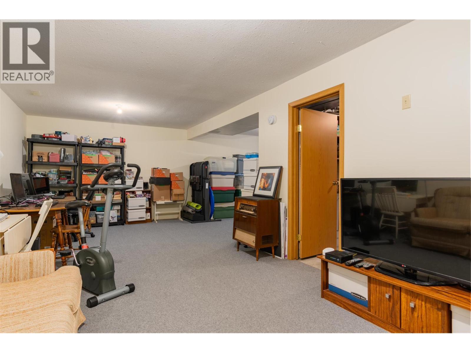 1764 Green Road, Fruitvale, BC - Indoor