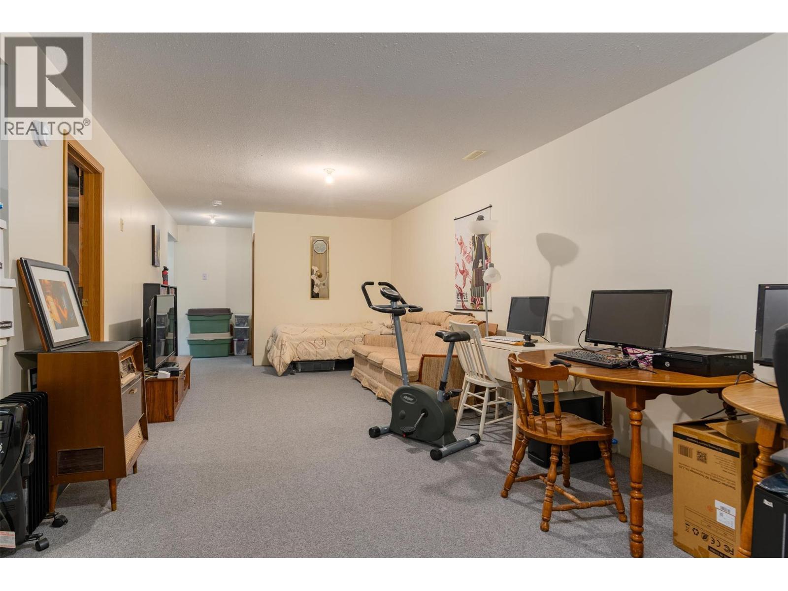 1764 Green Road, Fruitvale, BC - Indoor Photo Showing Other Room