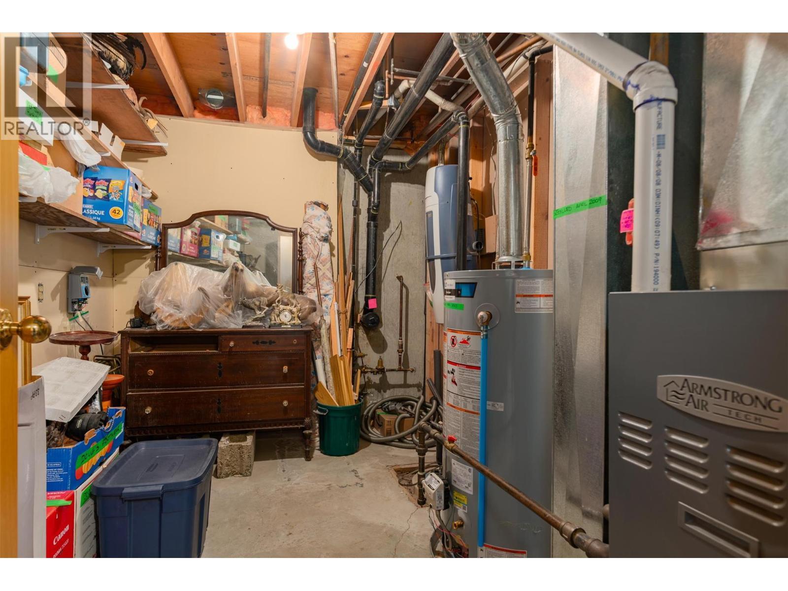 1764 Green Road, Fruitvale, BC - Indoor Photo Showing Basement