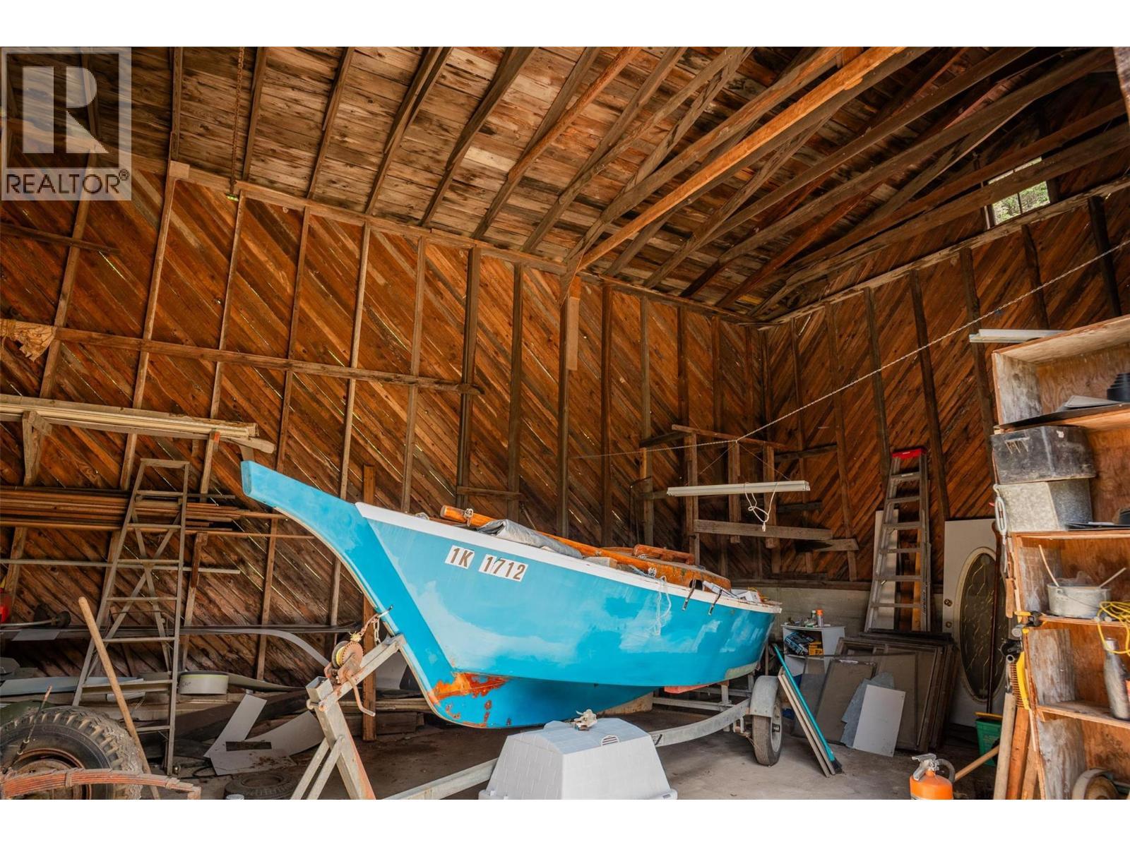 1764 Green Road, Fruitvale, BC - Indoor Photo Showing Other Room