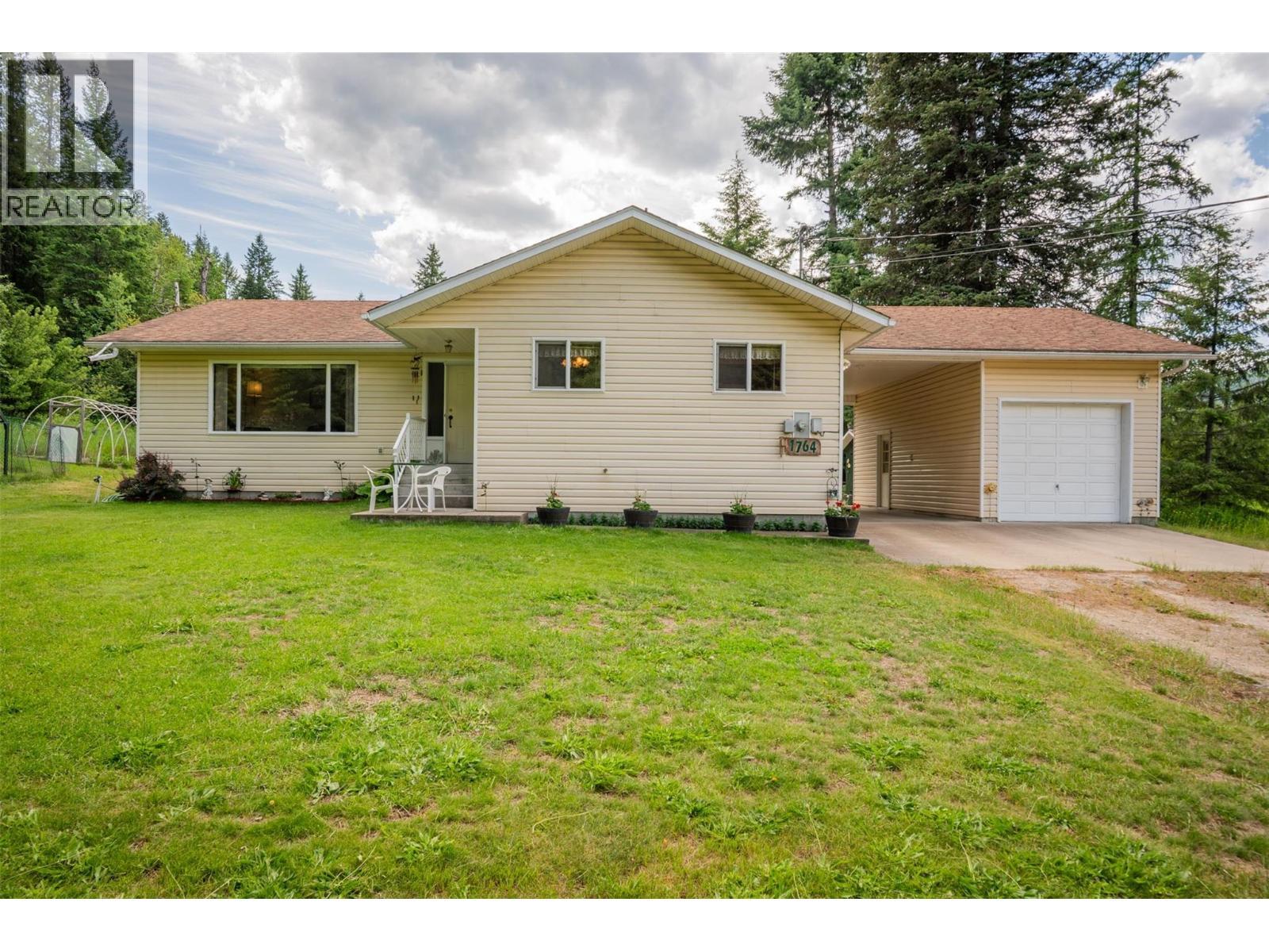 1764 Green Road, Fruitvale, BC - Outdoor