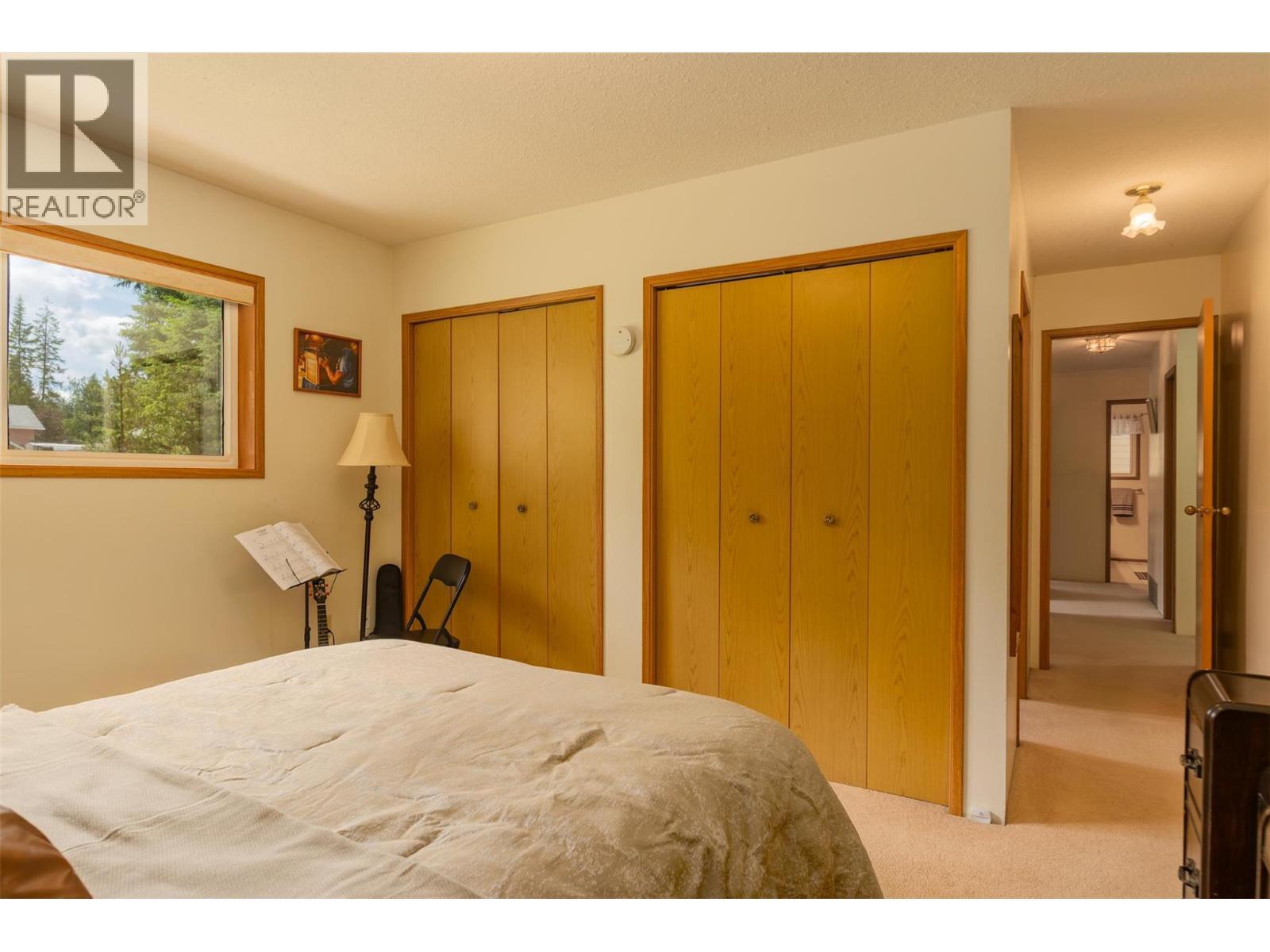 1764 Green Road, Fruitvale, BC - Indoor Photo Showing Bedroom