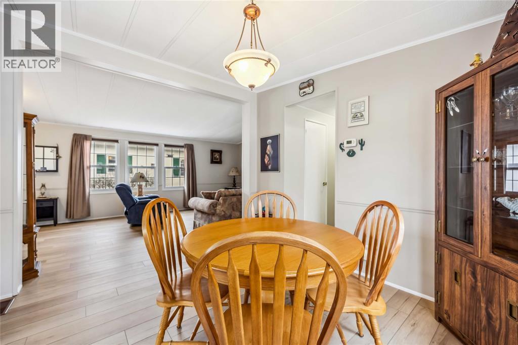 5700 Blackwell Sideroad Unit# 29, Sarnia, ON - Indoor Photo Showing Dining Room
