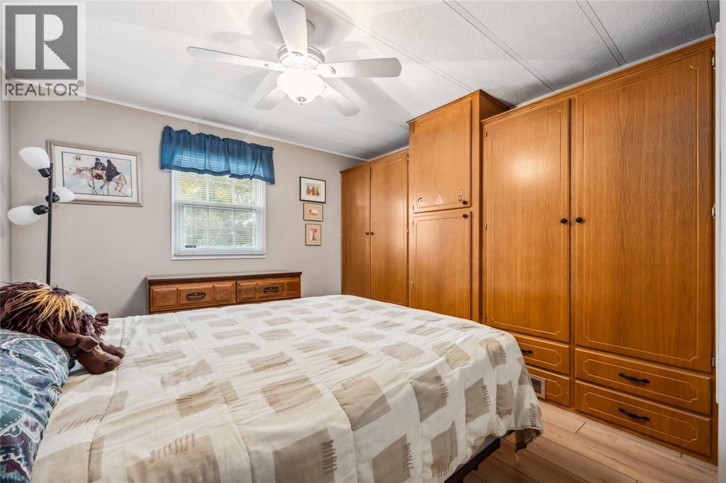 5700 Blackwell Sideroad Unit# 29, Sarnia, ON - Indoor Photo Showing Bedroom