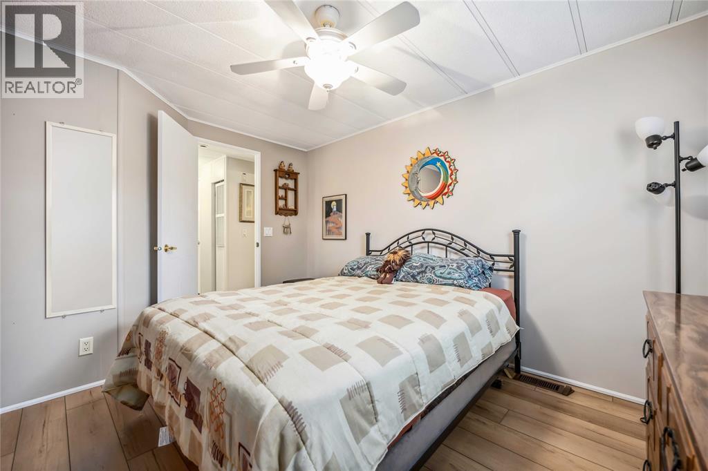 5700 Blackwell Sideroad Unit# 29, Sarnia, ON - Indoor Photo Showing Bedroom