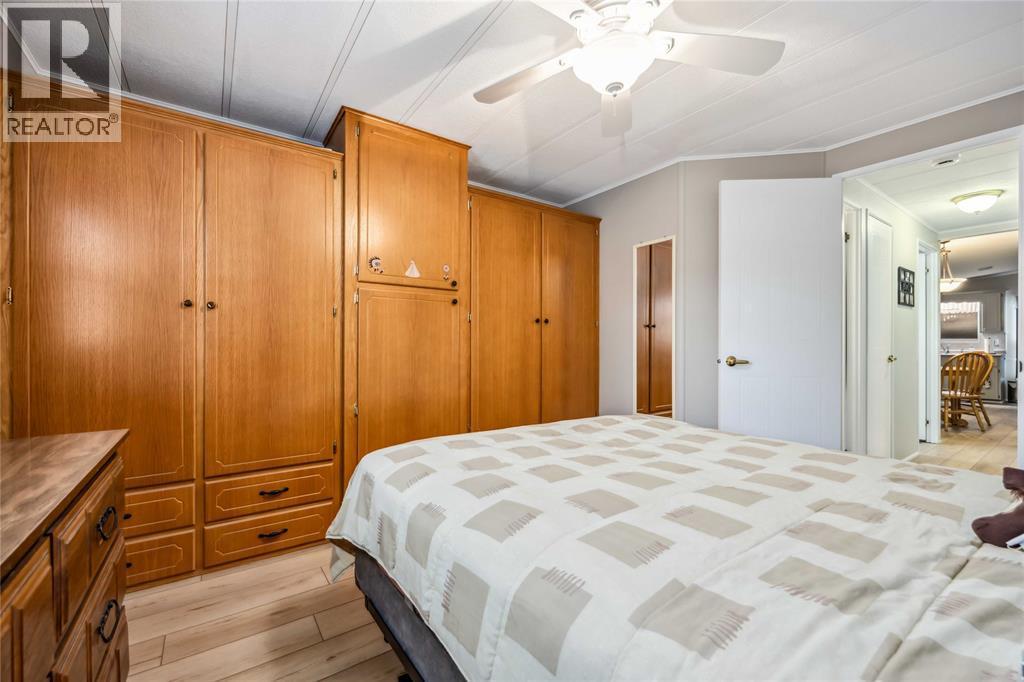 5700 Blackwell Sideroad Unit# 29, Sarnia, ON - Indoor Photo Showing Bedroom