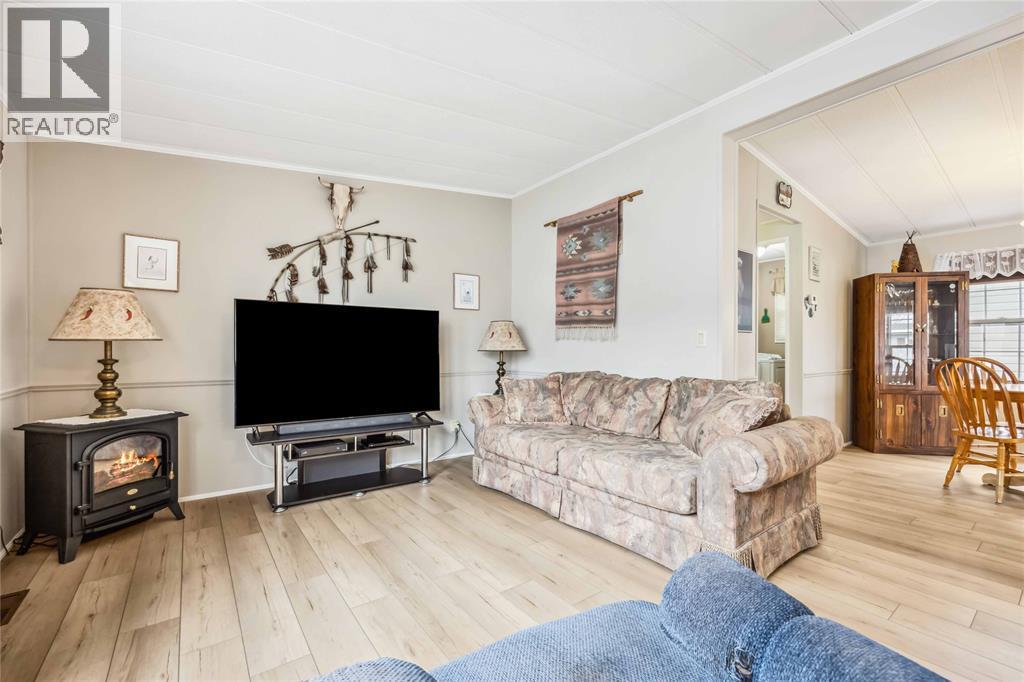 5700 Blackwell Sideroad Unit# 29, Sarnia, ON - Indoor Photo Showing Living Room With Fireplace