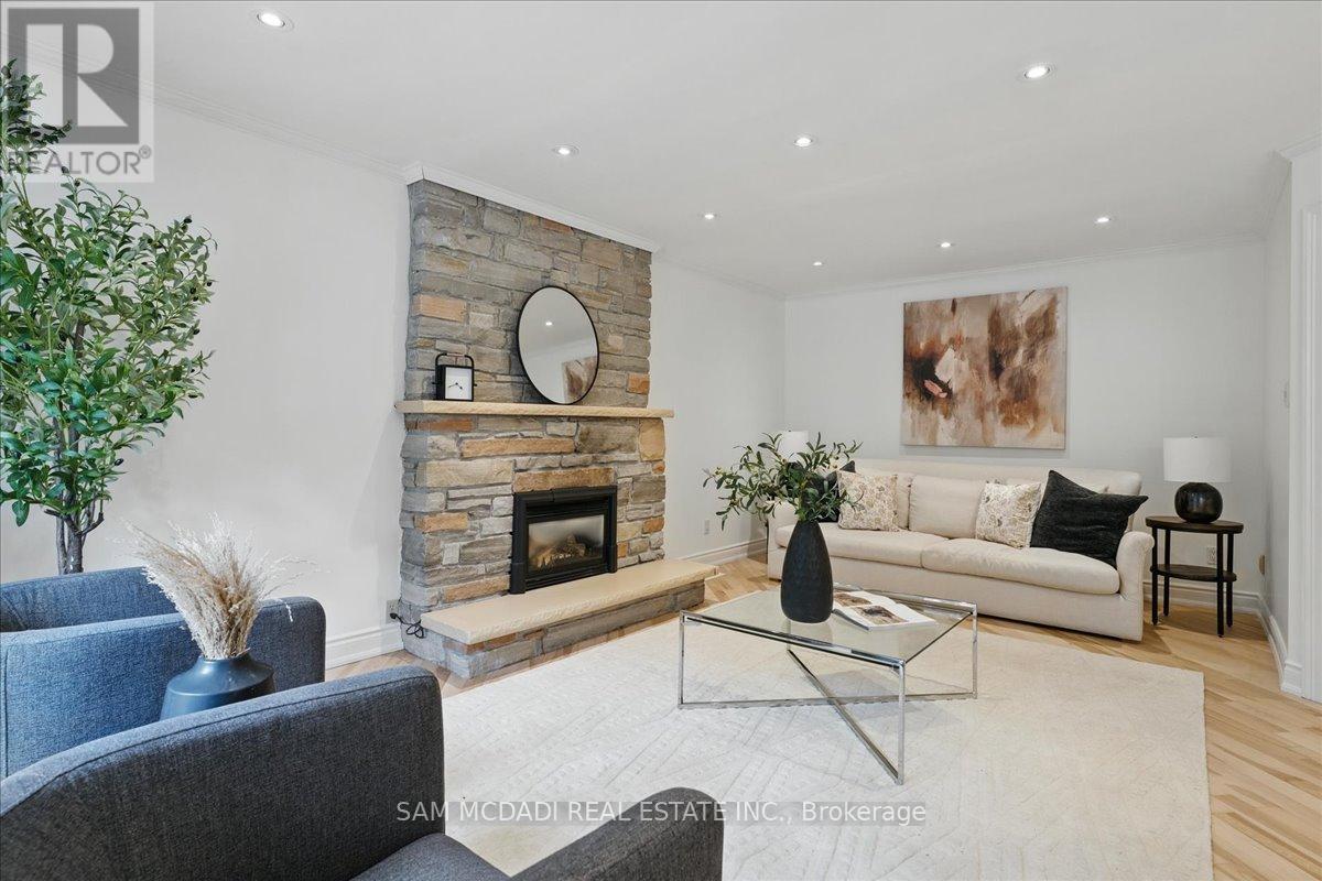 1713 Pengilley Place, Mississauga, ON - Indoor Photo Showing Living Room With Fireplace