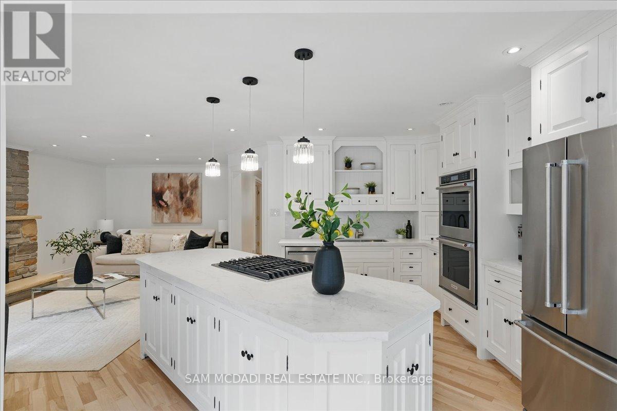 1713 Pengilley Place, Mississauga, ON - Indoor Photo Showing Kitchen With Stainless Steel Kitchen With Upgraded Kitchen