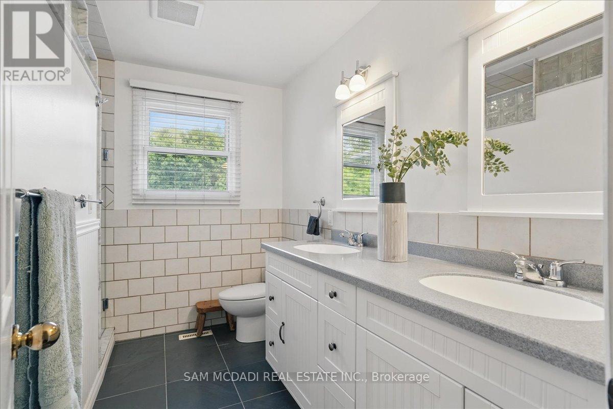 1713 Pengilley Place, Mississauga, ON - Indoor Photo Showing Bathroom
